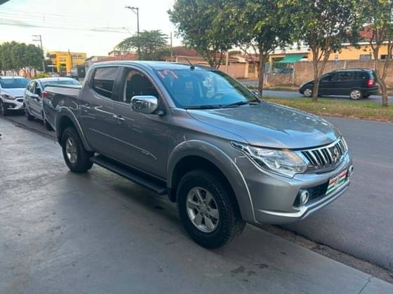 MITSUBISHI L200 TRITON 2.4 16V TURBO DIESEL SPORT HPE TOP CD 4P 4X4 AUTOMÁTICO MITSUBISHI L200 TRITON 2.4 16V TURBO DIESEL SPORT HPE TOP CD 4P 4X4 AUTOMÁTICO